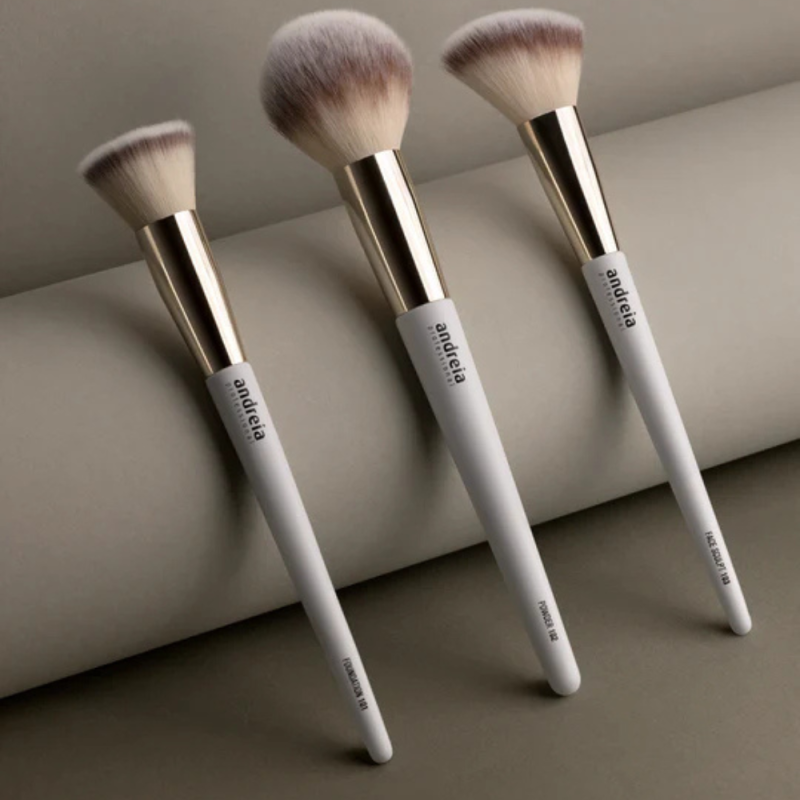 103 Face Sculpt Brush – Pincel Angular para Contorno Facial
